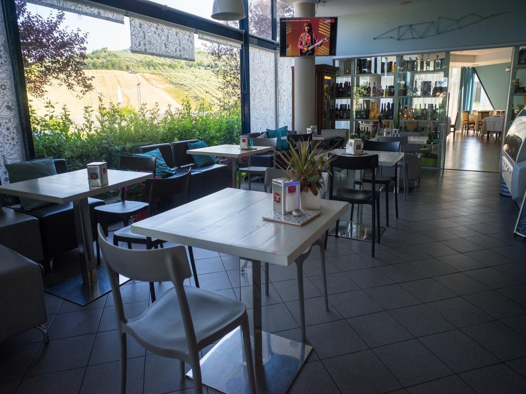 Hotel Select Atessa Екстер'єр фото