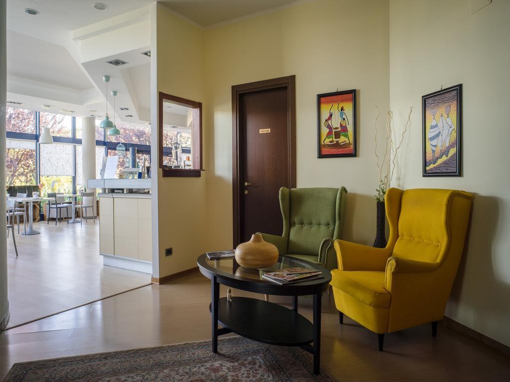 Hotel Select Atessa Екстер'єр фото