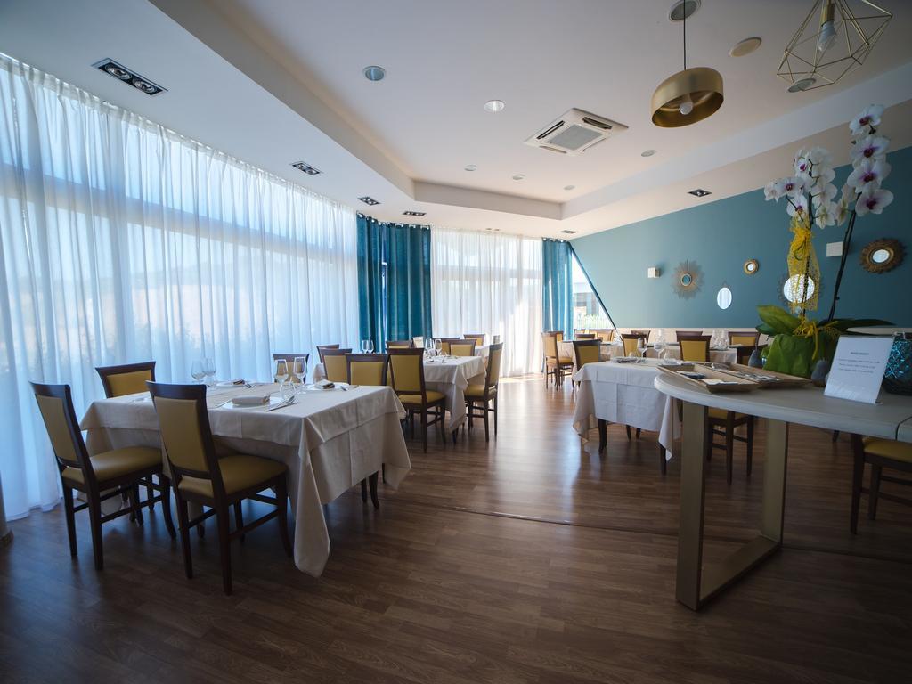 Hotel Select Atessa Екстер'єр фото
