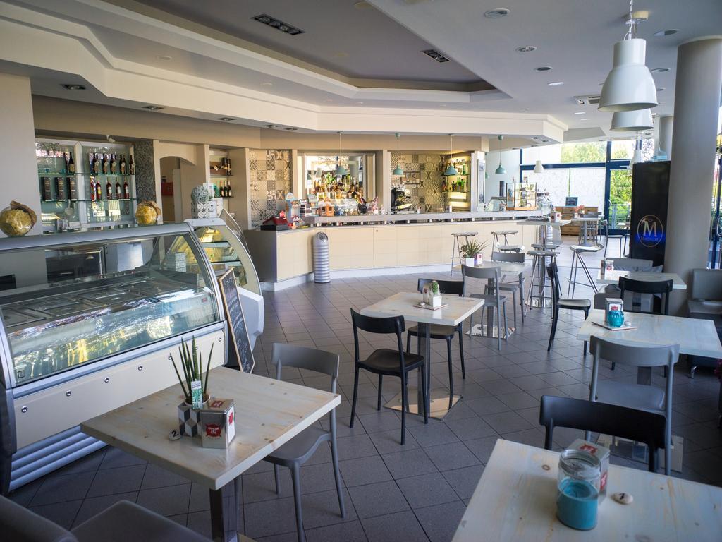 Hotel Select Atessa Екстер'єр фото