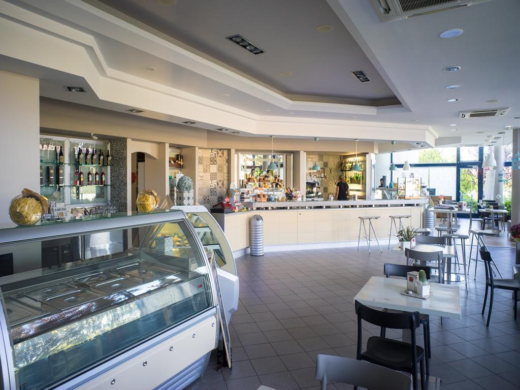Hotel Select Atessa Екстер'єр фото