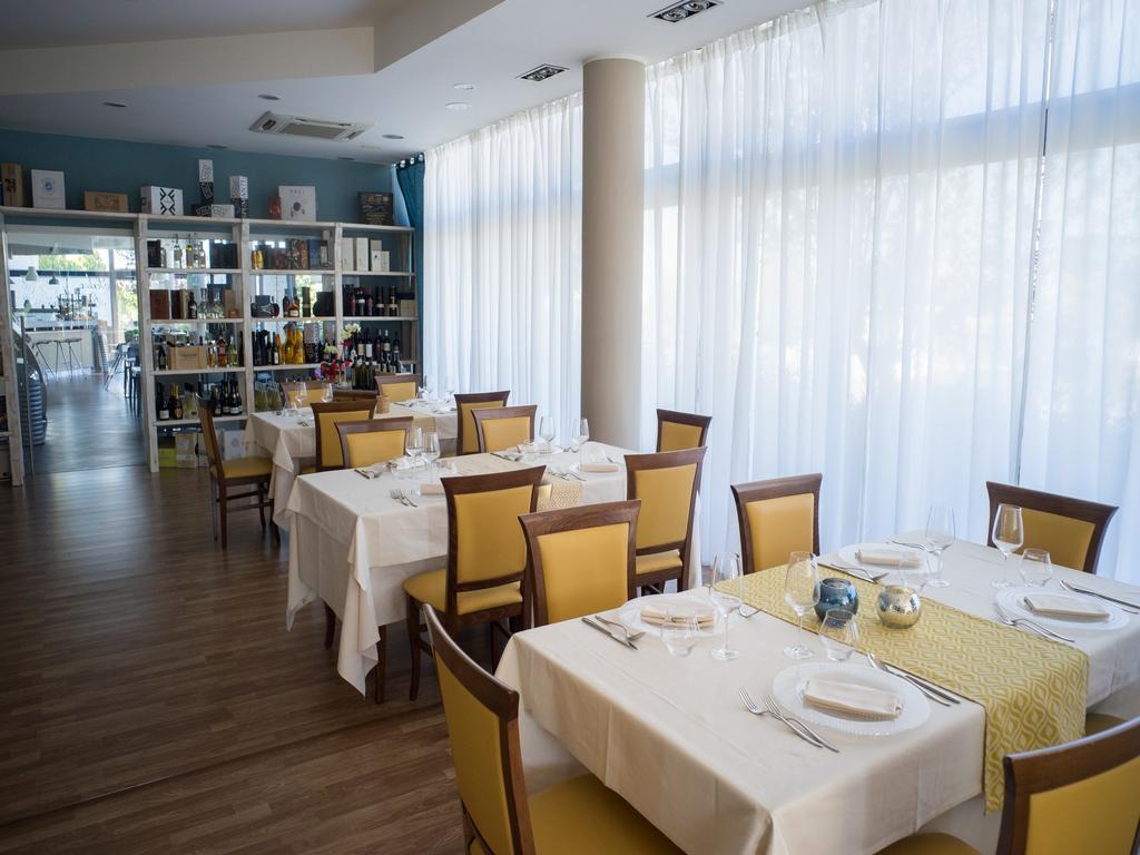 Hotel Select Atessa Екстер'єр фото