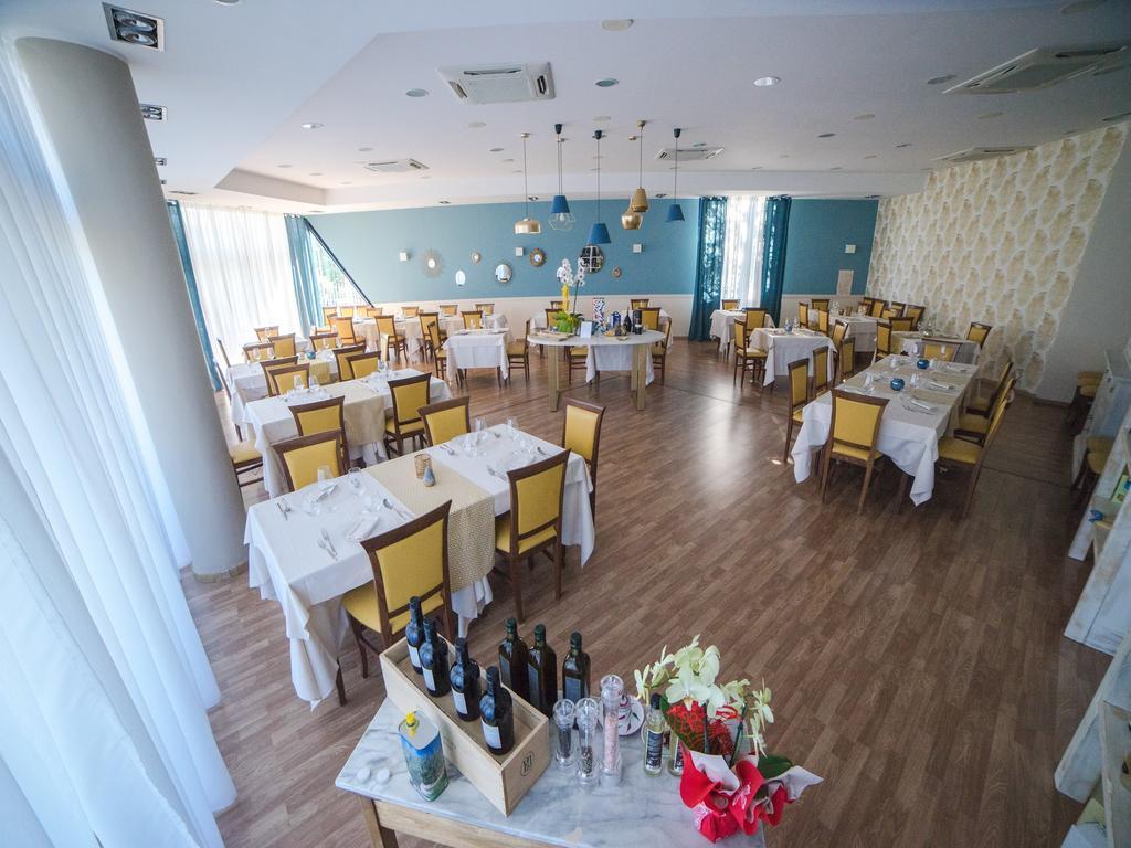 Hotel Select Atessa Екстер'єр фото