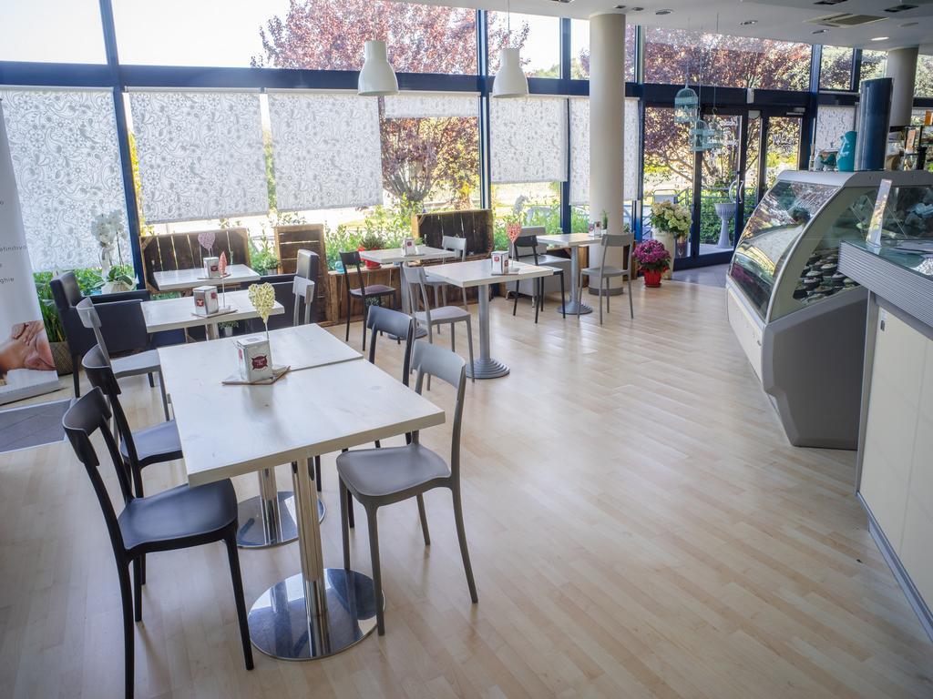 Hotel Select Atessa Екстер'єр фото