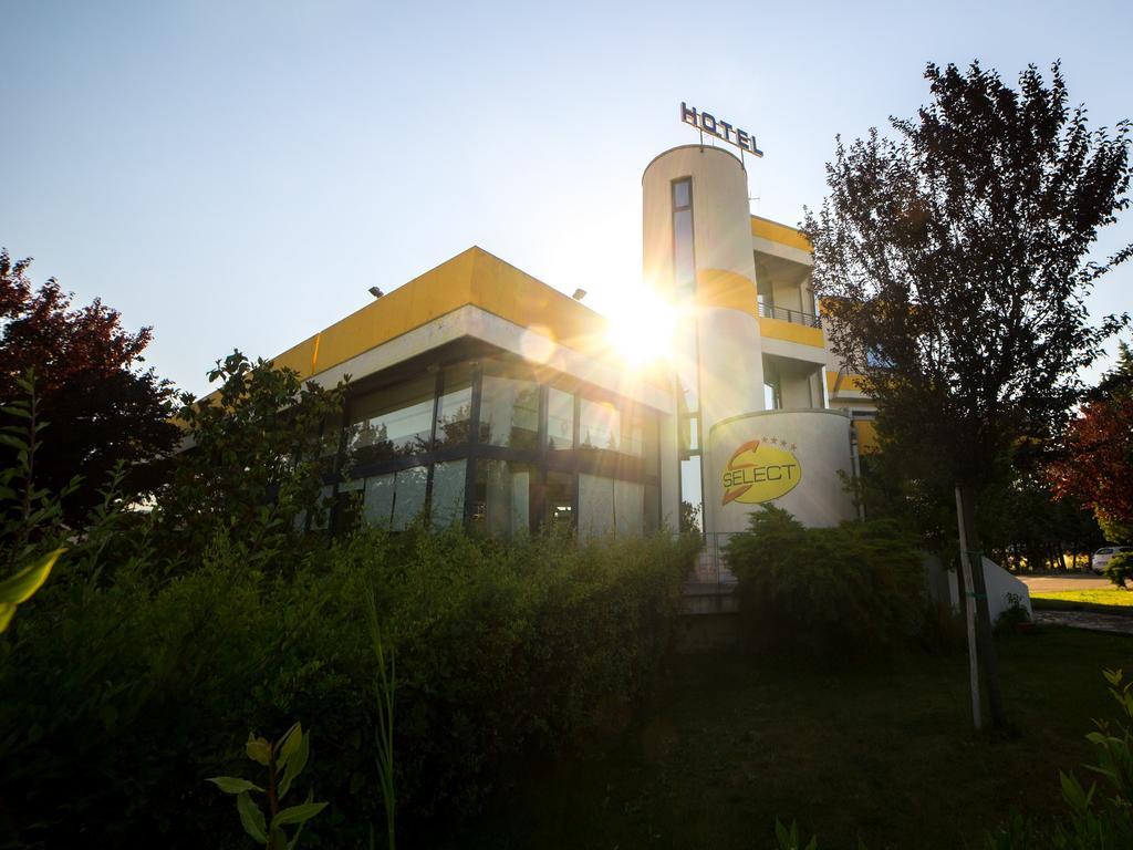 Hotel Select Atessa Екстер'єр фото