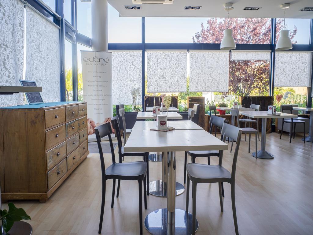 Hotel Select Atessa Екстер'єр фото