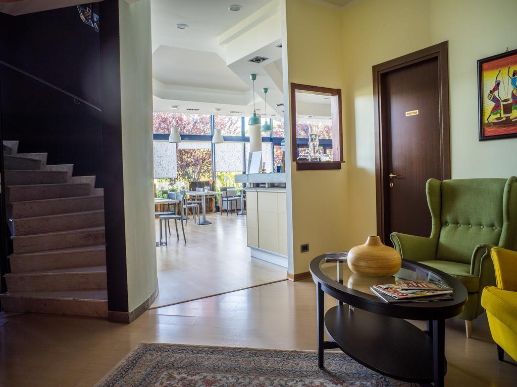 Hotel Select Atessa Екстер'єр фото